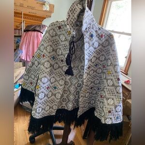 HALLOWEEN VINTAGE white/ gold lurex cape. Colorful embroidered squares & fringe.